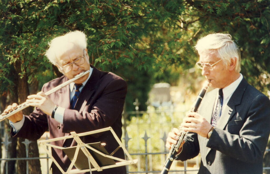 Plecu pie pleca nostrādājot vairāk neka divdesmit gadus kopā ar J. Cimzes Valkas mūzikas skolas direktoru Gunti Freibergu, Raimonds ieguva īstu draugu un muzicēšanas partneri. Līdz ar Gunta aiziešanu aizsaulē, Raimondam vairs nav tik tuva drauga.
Autors: Foto: No personīgā arhīva