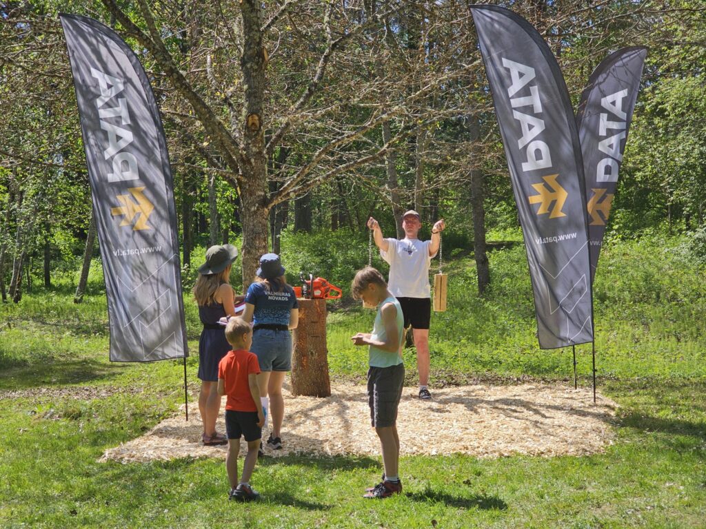 Aktīva dalība norisinājās Plostnieku sporta spēlēs, ikviens varēja izmēģināt spēkus un varēšanu.