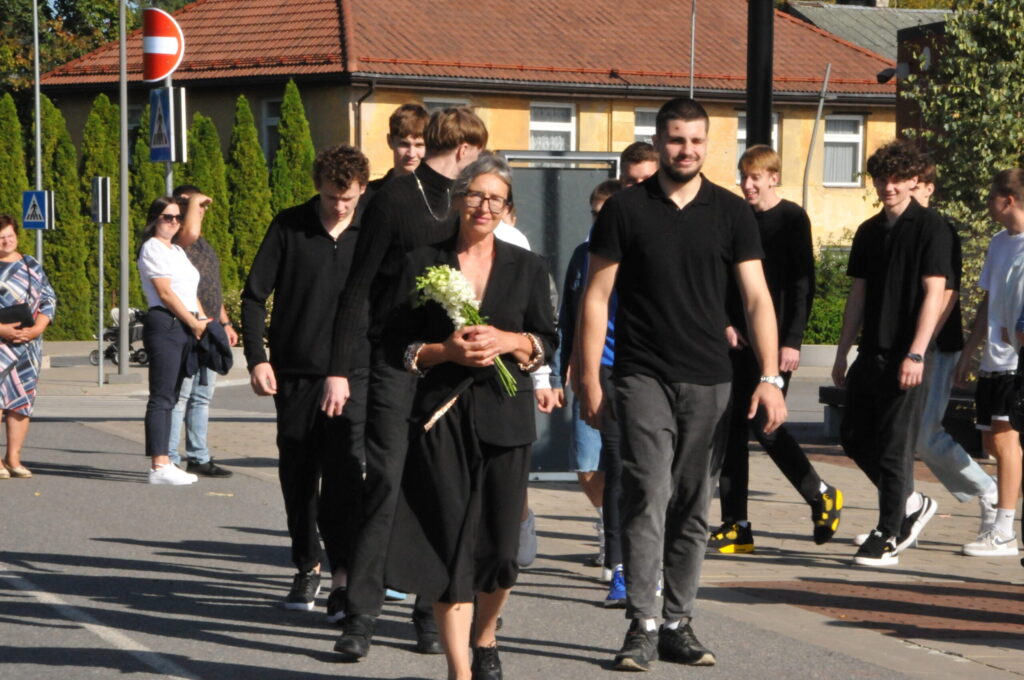 Skolotāja Ilze Ivane audzinās ukraiņu basketbolistu klasi.