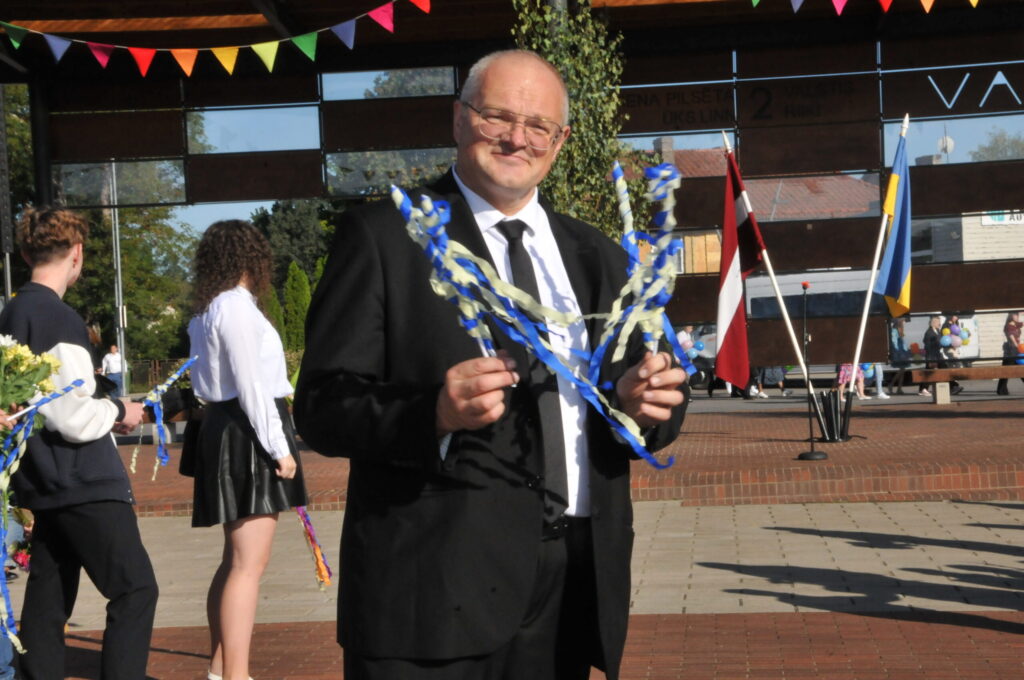 Ilggadējais eksakto zinātņu pedagogs Valdis Jerums būs viens no diviem 11. klases audzinātājiem.