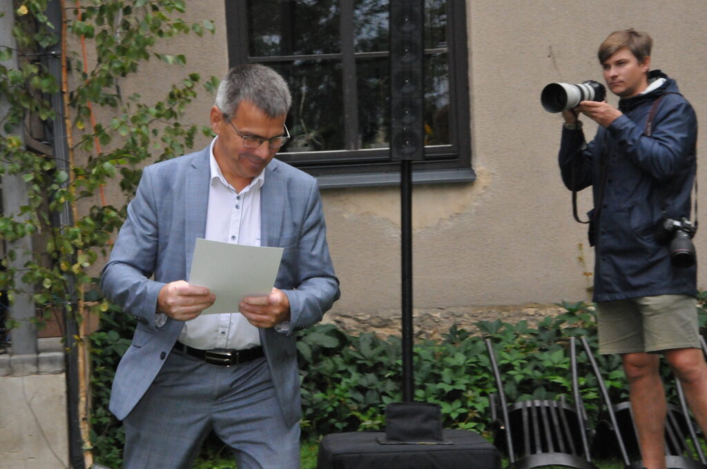 Pateicību par piedalīšanos svētkos saņēma arī Vijciema pagasta amatierteātra “Čiekurs” ilggadējais režisors Valdis Šaicāns.