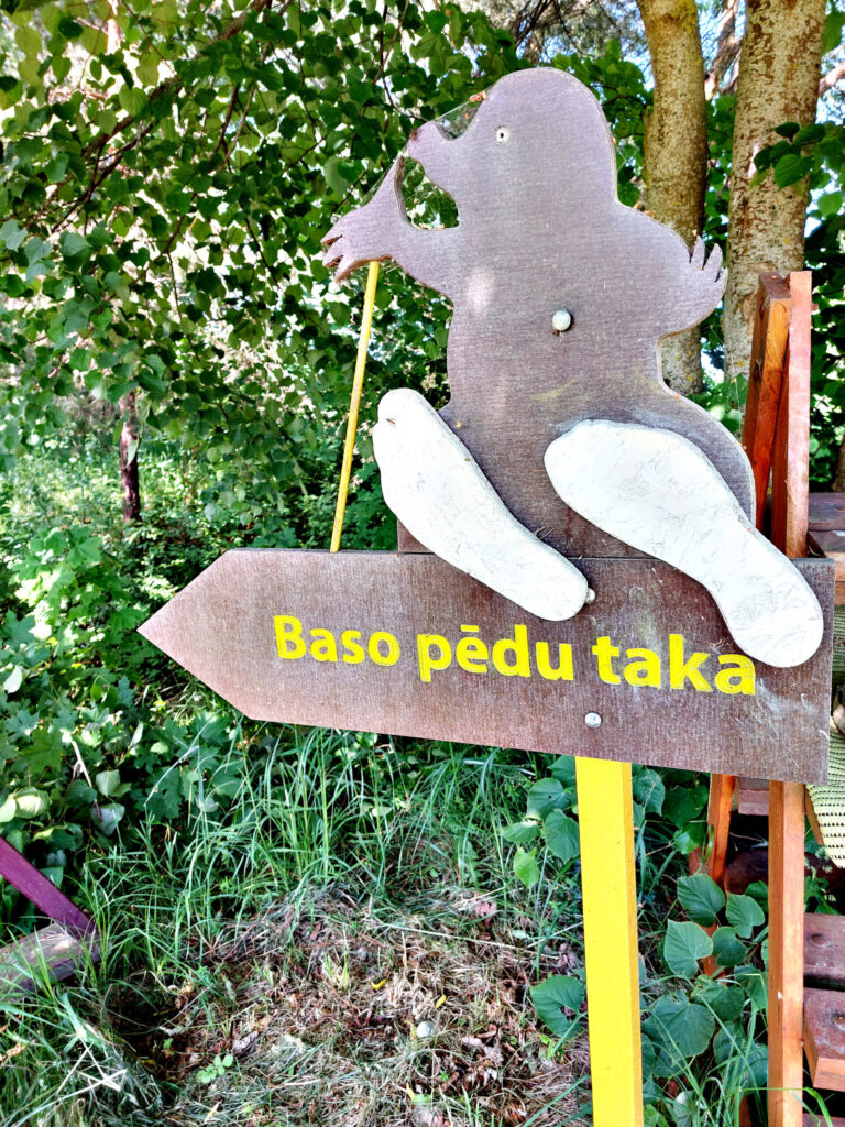 Baso pēdu taka ir 610 metrus gara.