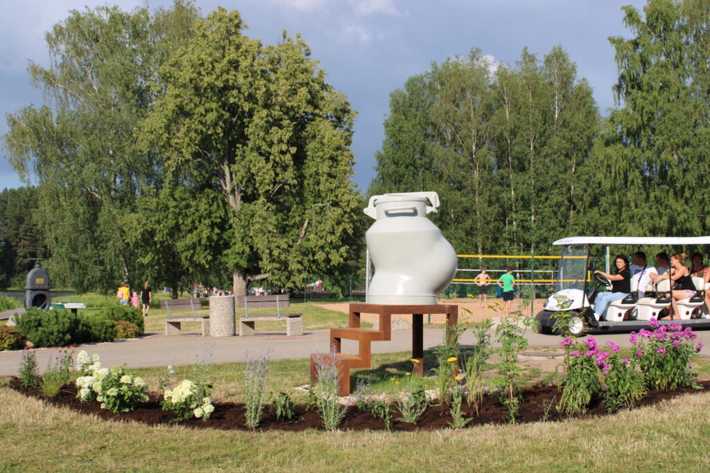 Šie Smiltenes pilsētas svētki aiz sevis atstājuši paliekošu vērtību – Tepera ezera promenādē pie ūdens ņemšanas vietas “Piena steķis” trešdienas, 17. jūlija, vakarā vietējā pašvaldība un iedzīvotāji kopīgi izveidoja ziemciešu dobi, īstenojot akciju “Puķu upe”. Turpmāk smilteniešus un pilsētas viesus ik vasaru tur priecēs kaķumētra, hortenzijas, ehinācijas, lielziedu pīpenes, flokši, saulkrēsliņš, graudzāles, lielziedu pīpenes, flokši un citi ziedi un augi.