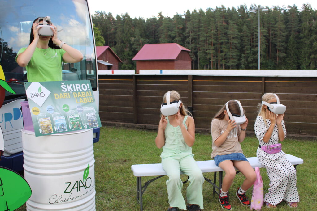 Trešdien, 17. jūlijā, pilsētas svētkus ar savu piedāvājumu, tai skaitā ar iespēju ieskatīties ZAAO darbā ar virtuālo briļļu palīdzību, kuplināja SIA “ZAAO” Dabas un tehnoloģiju parka “URDA” autobuss.
