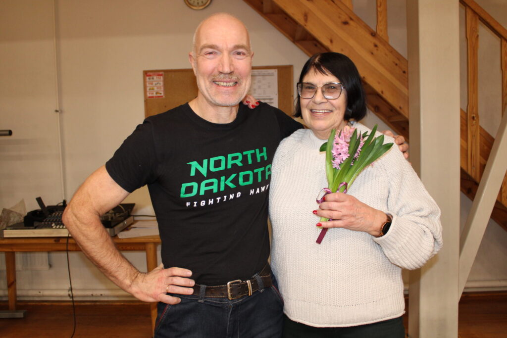 Visus 20 gadus Smiltenes sporta hallē pēc tās atklāšanas nostrādājis Guntars Markss (šobrīd – Smiltenes sporta kompleksa administrators). Savukārt Gunita Ozoliņa pirms 20 gadiem bija Smiltenes kultūras un sporta centra direktore, bet “Leģendu spēles” pasākumā – goda viesis.