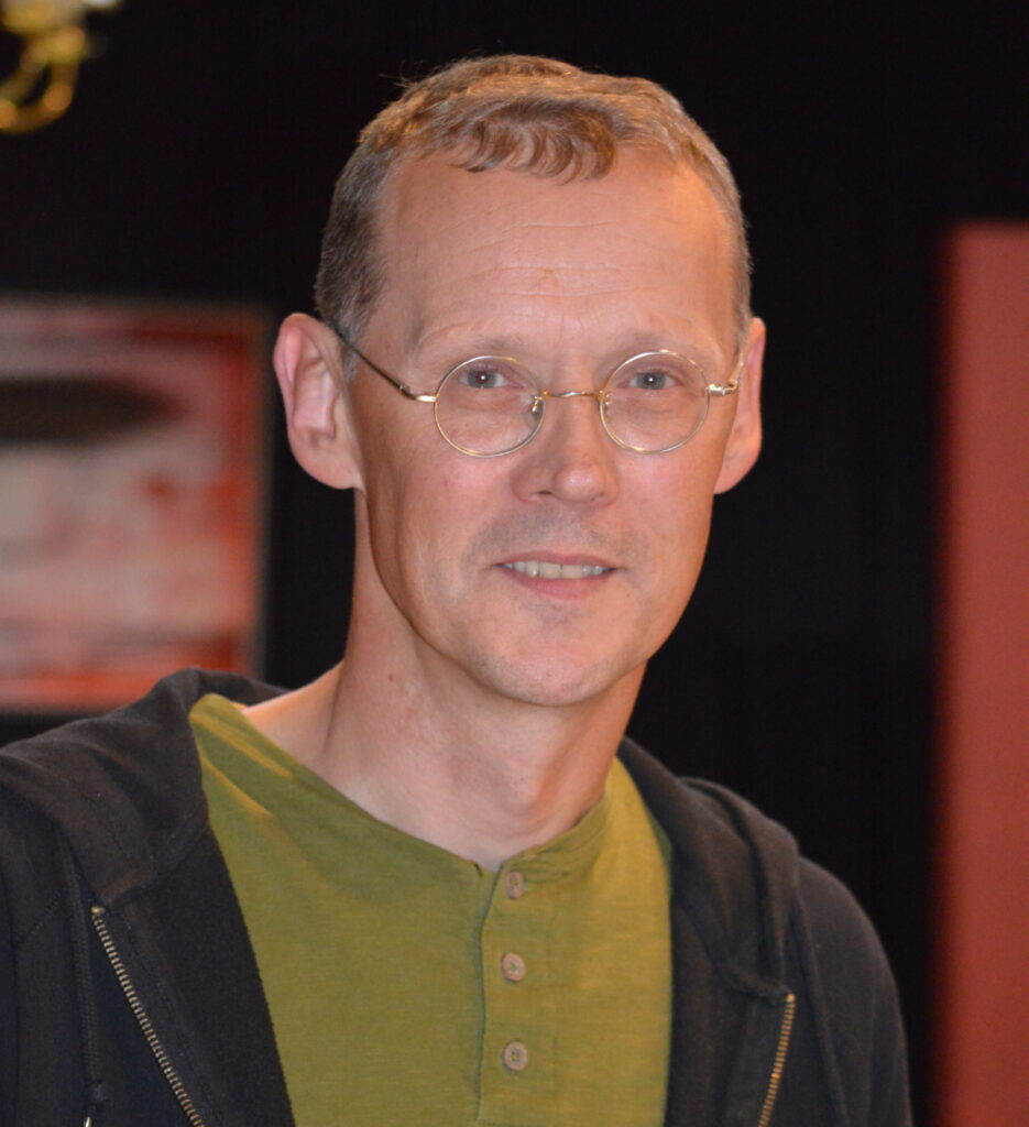 Režisors Krišjānis Salmiņš savam pirmajam iestudējumam Smiltenes Tautas teātrī izvēlējies situāciju komēdiju ar pēcgaršu.
Autors: Foto: Sandra Pētersone