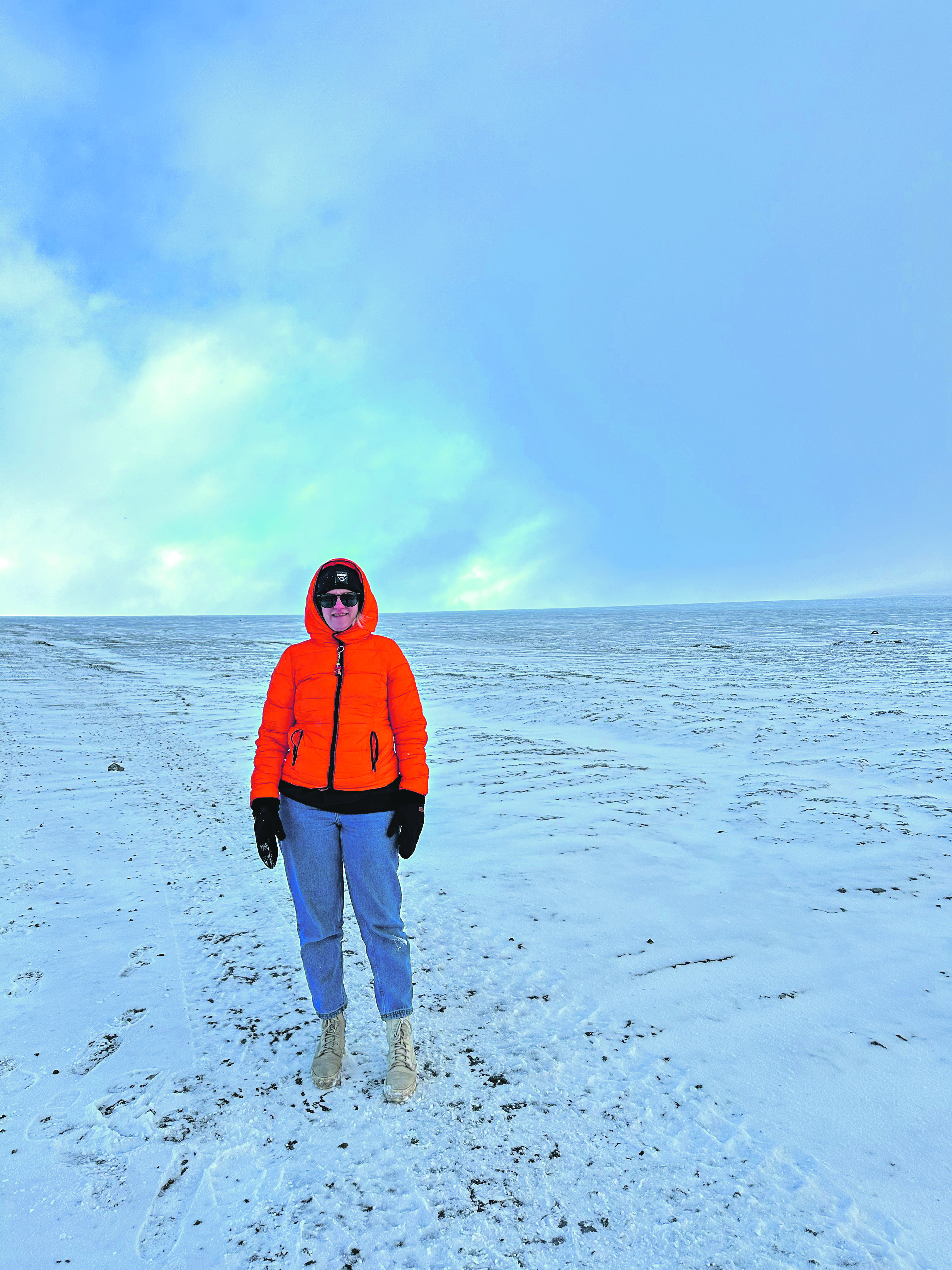 Langjökull ledājs atrodas Islandes rietumos, divu stundu attālumā no galvaspilsētas, un kopumā tas ir 50 kilometru garš, tā biezajās vietās ledus dziļums sasniedz 580 metrus. Tuvojoties ledājam, ir dažādu gadskaitļu atzīmes, kuras parāda, cik daudz ledājs ir sarucis laika gaidā. Ja globālā sasilšana turpināsies līdzšinējā tempā, viss ledājs izkusīs tuvāko 100 gadu laikā.