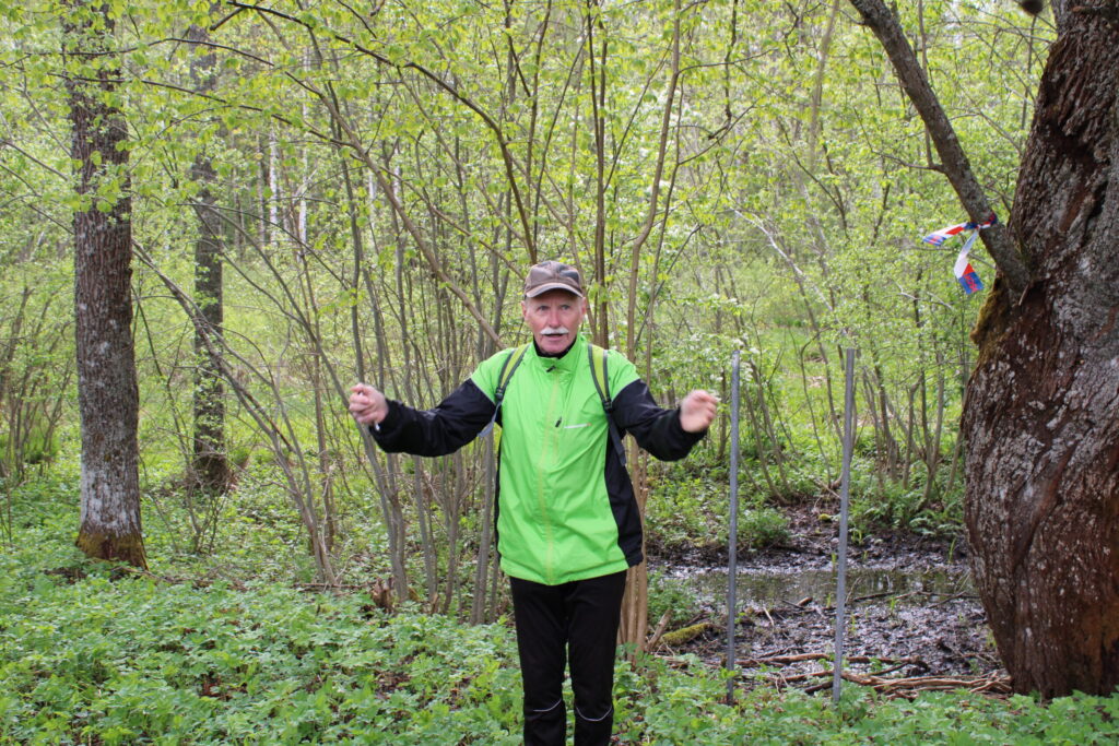 “Dzīvoju pie Nigras, un tas man bija ļoti svarīgs dzinulis izpētīt vairāk par šo upi, par kuru daudzi nemaz nezina,” stāsta pasākuma idejas iniciators, blomēnietis Juris Bērziņš (attēlā – pie Nigras iztekas).