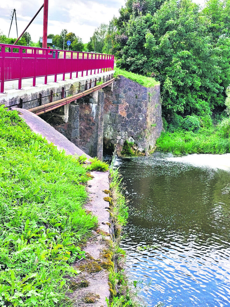 PA DZIRNAVU DĪĶI ir iespēja pavizināties ar laivām, katamarāniem vai SUP dēļiem.