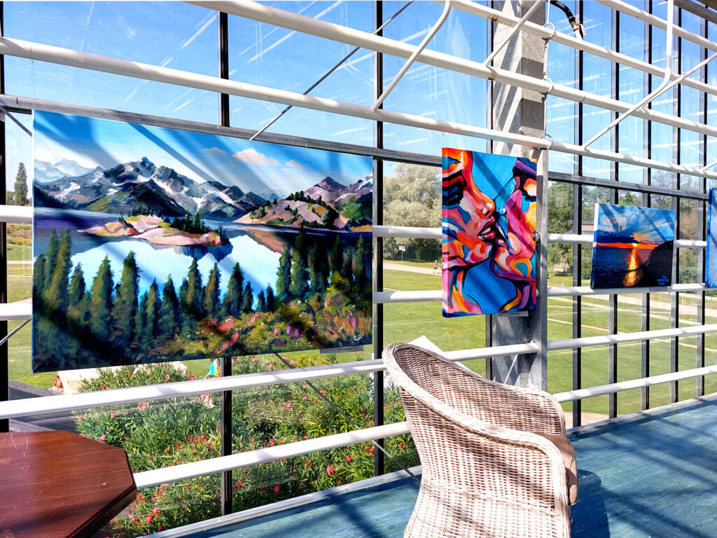 Oranžērijas 2. stāva galerijā tiek rīkotas izstādes. Līdz 8. septembrim bija apskatāma Terēzes Zaķes mākslas studijas dalībnieku izstāde "Mēs maināmies, daba mainās" par to, cik skaists ir tas dzīvais, kas mums apkārt. Tajā varēja aplūkot gleznas, zīmējumus un keramikas darbus.