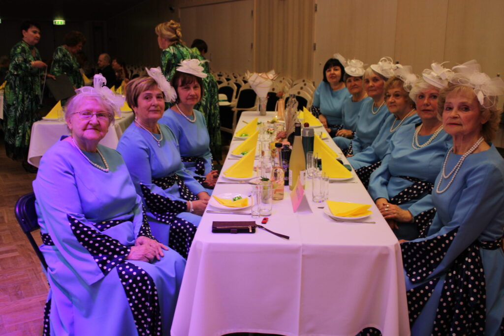 Jubilejas pasākumu ar dejām un kopā būšanu kuplināja arī Smiltenes pagasta senioru deju kolektīvs “Smiltesele” (vadītāja Ženija Daudziete).