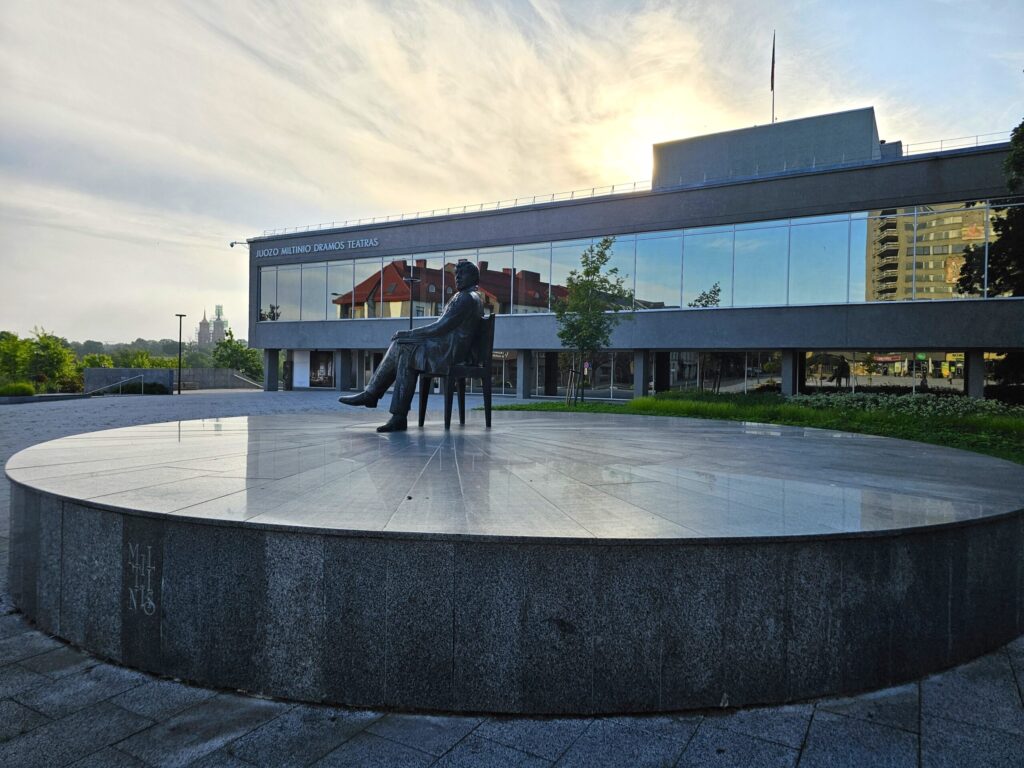 Joza Miltiņa drāmas teātris. Teātra vēsture ir saistīta ar ļoti talantīgo leģendāro mākslinieku un lietuviešu teātra režisoru Jozu Miltiņu. Blakus Joza Miltiņa drāmas teātrim atrodas iespaidīgs piemineklis, kas veltīts pašam teātra dibinātājam.