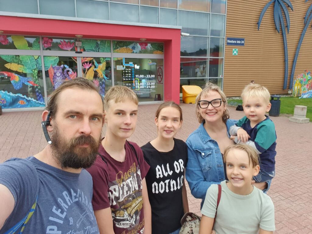 Zīmīgos datumos ģimene cenšas kaut kur doties kopā. Jaunā mācību gada sākums tika atzīmēts ar Līvu Akvaparka apmeklējumu.