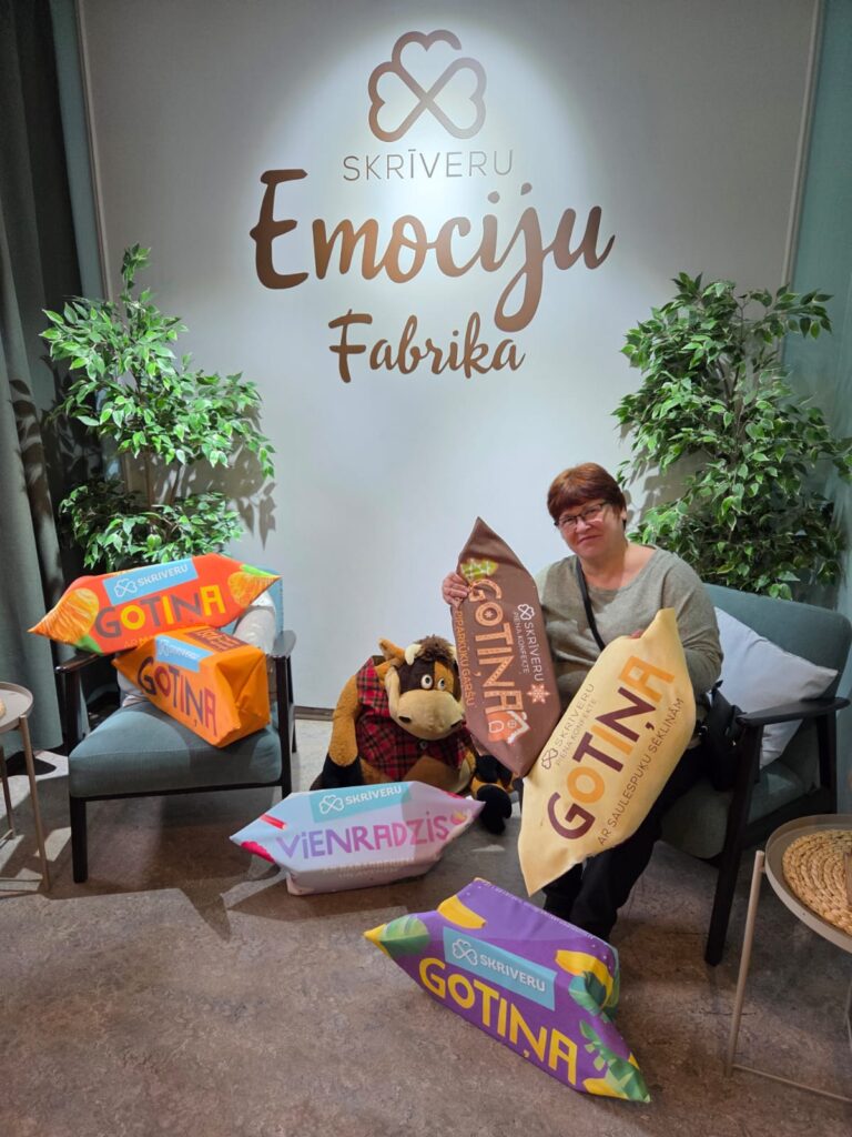 SAVS FOTOSTŪRĪTIS. Nu kur gan vēl tiksi pie tik milzīgām konfektēm!