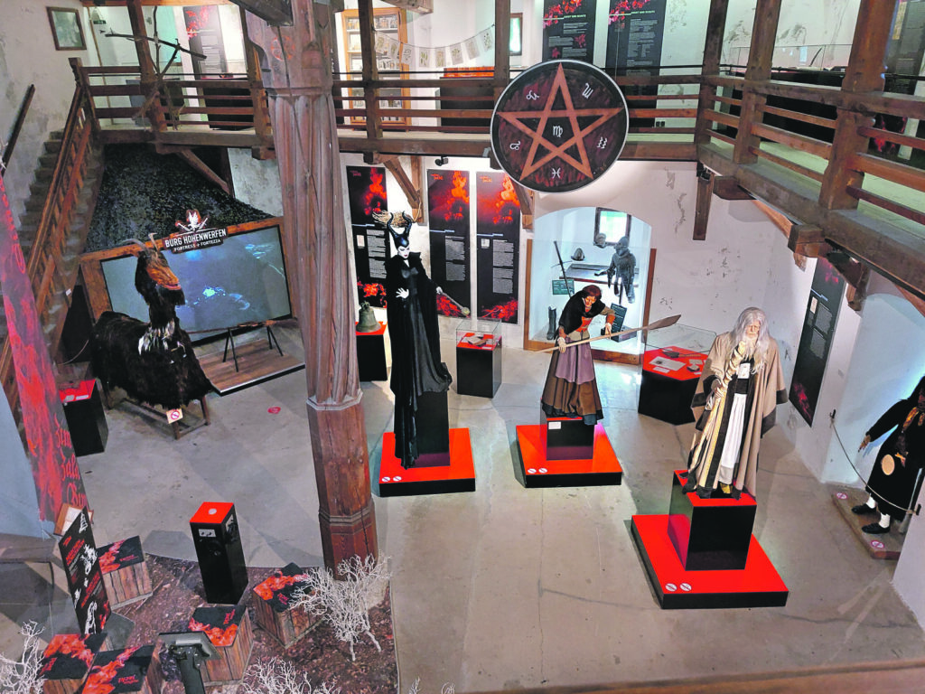 RAGANU un burvju ekspozīcija.