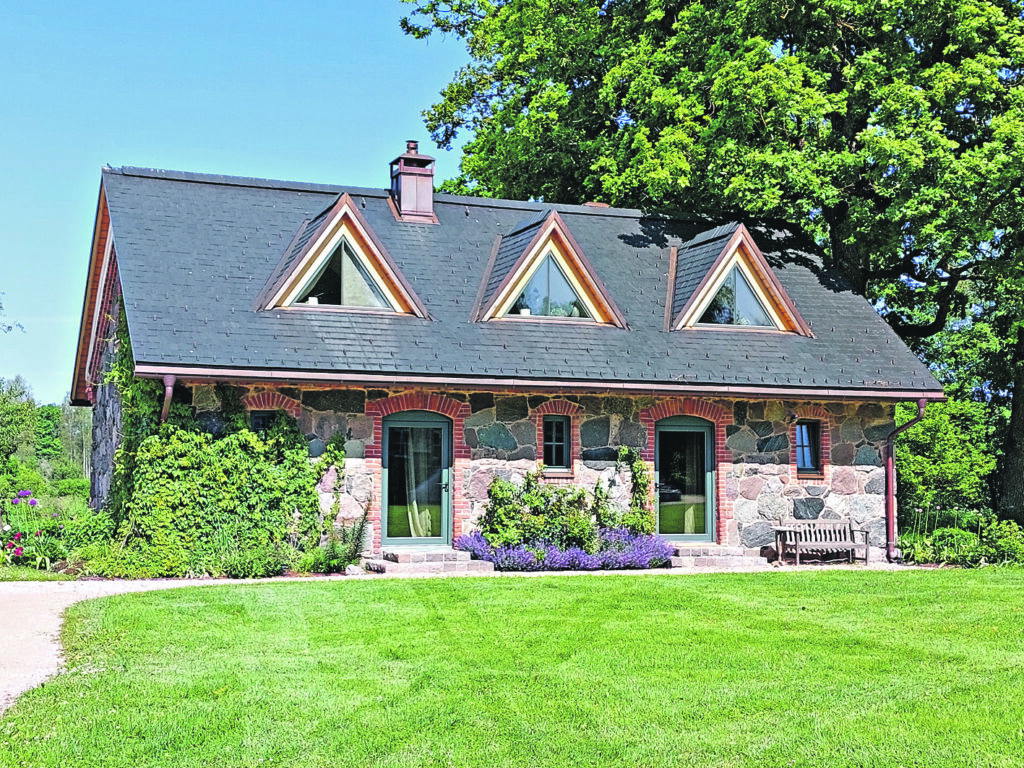 MUIŽAS KLĒTS pieejama viesiem kā brīvdienu māja un vieta viesu izmitināšanai.