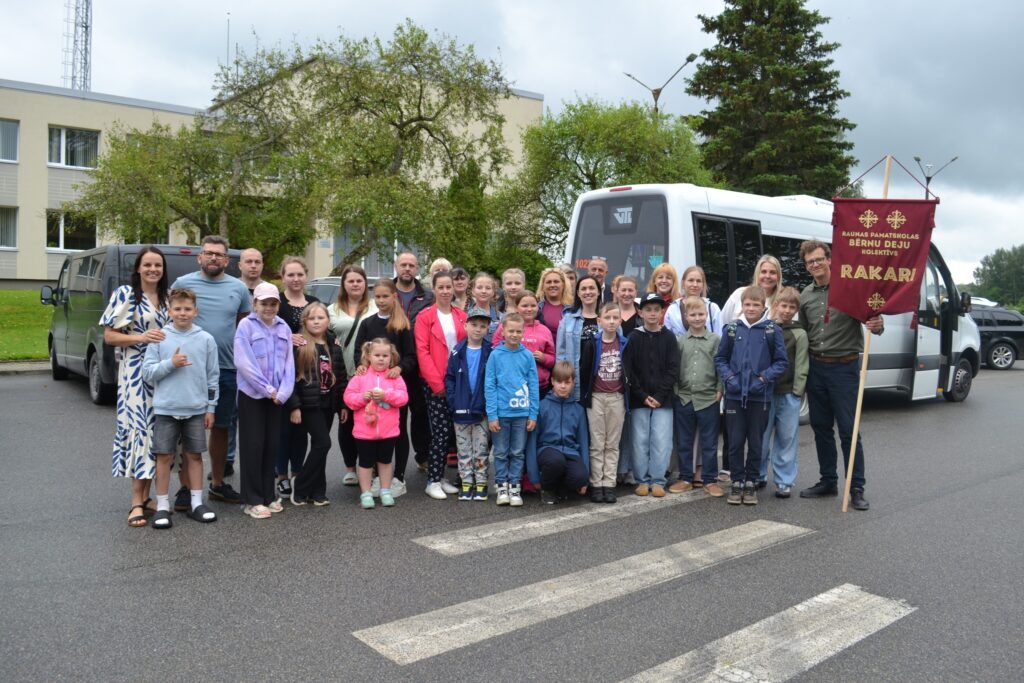 Raunas "Rakari" ir viens no 22 Smiltenes novada kolektīviem, kuriem ir laime un gods pārstāvēt savu pilsētu un skolu.

Autors: FOTO: INGA CERA
